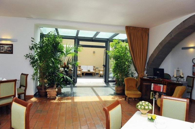 Hotel Urbano V Montefiascone Dış mekan fotoğraf