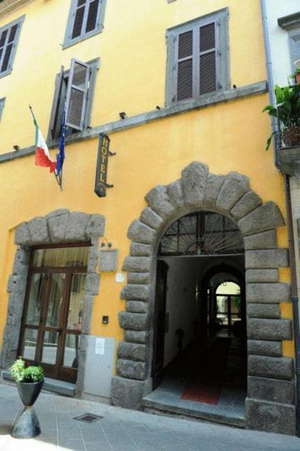 Hotel Urbano V Montefiascone Dış mekan fotoğraf