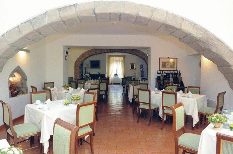 Hotel Urbano V Montefiascone Dış mekan fotoğraf