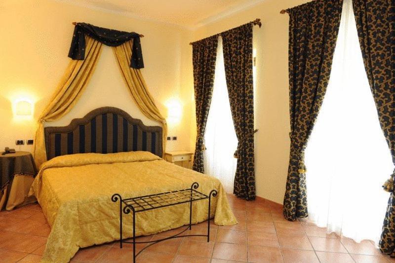 Hotel Urbano V Montefiascone Dış mekan fotoğraf