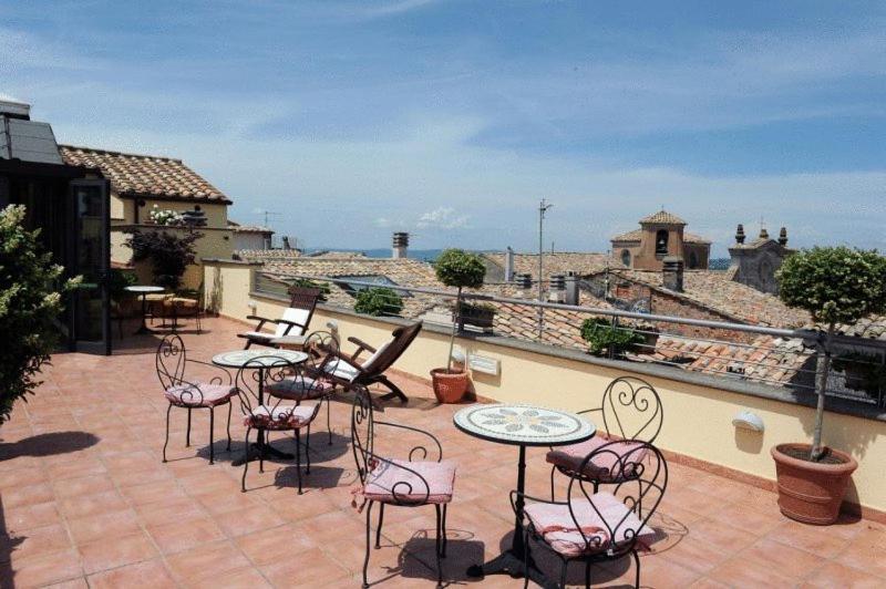 Hotel Urbano V Montefiascone Dış mekan fotoğraf