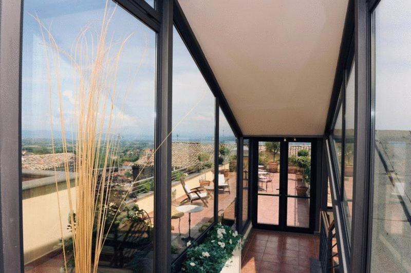 Hotel Urbano V Montefiascone Dış mekan fotoğraf