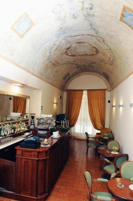 Hotel Urbano V Montefiascone Dış mekan fotoğraf