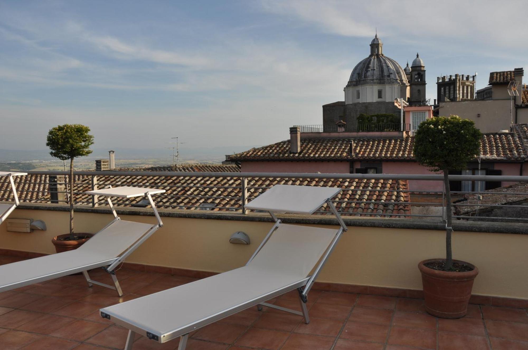 Hotel Urbano V Montefiascone Dış mekan fotoğraf