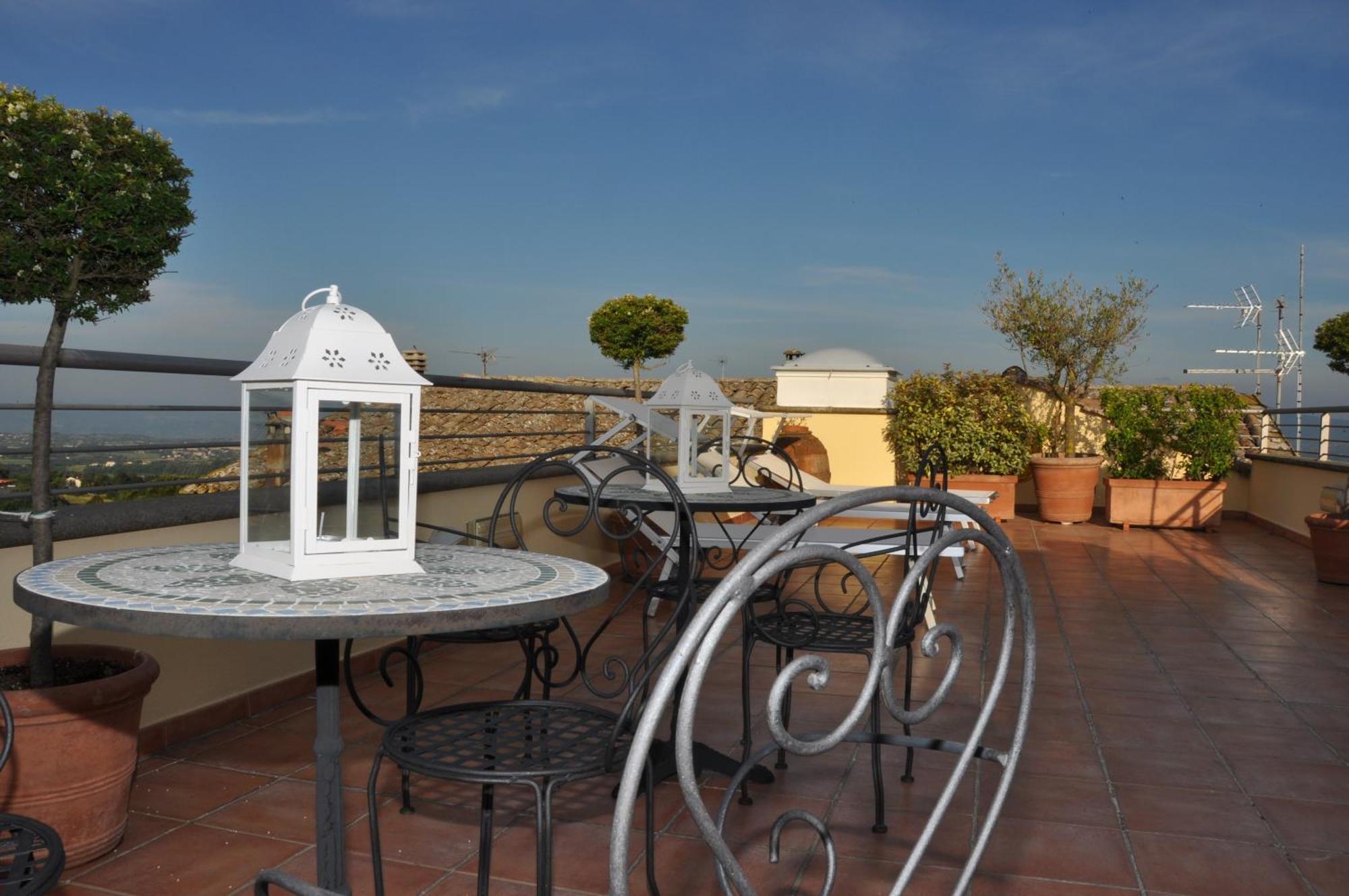 Hotel Urbano V Montefiascone Dış mekan fotoğraf