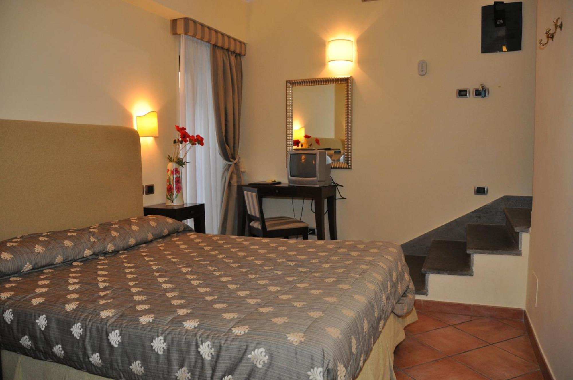 Hotel Urbano V Montefiascone Dış mekan fotoğraf