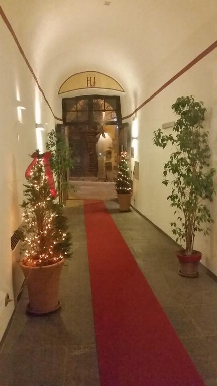 Hotel Urbano V Montefiascone Dış mekan fotoğraf