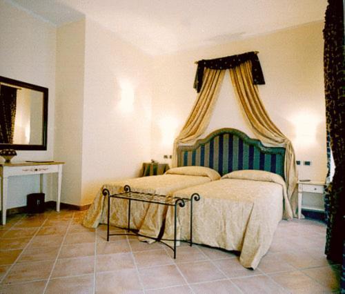 Hotel Urbano V Montefiascone Oda fotoğraf