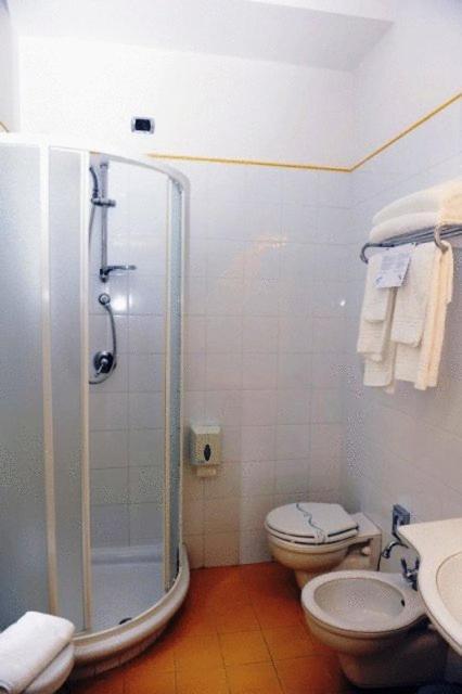Hotel Urbano V Montefiascone Oda fotoğraf